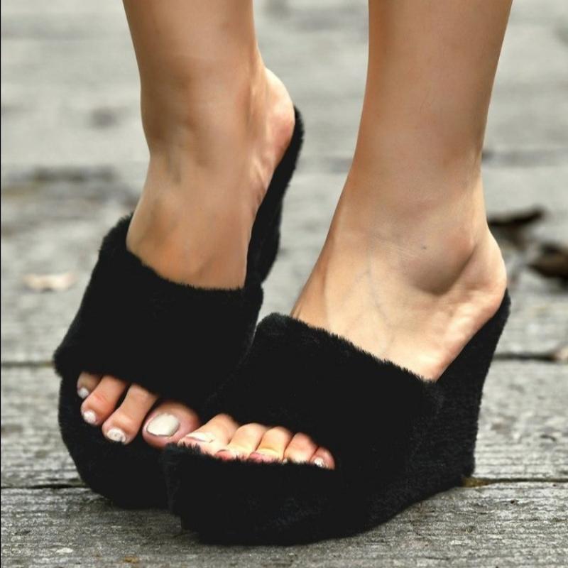 Women Casual Plush Wedge Slippers Fashion Sexy Platform Furry Slides Ladies Slippers Footwear