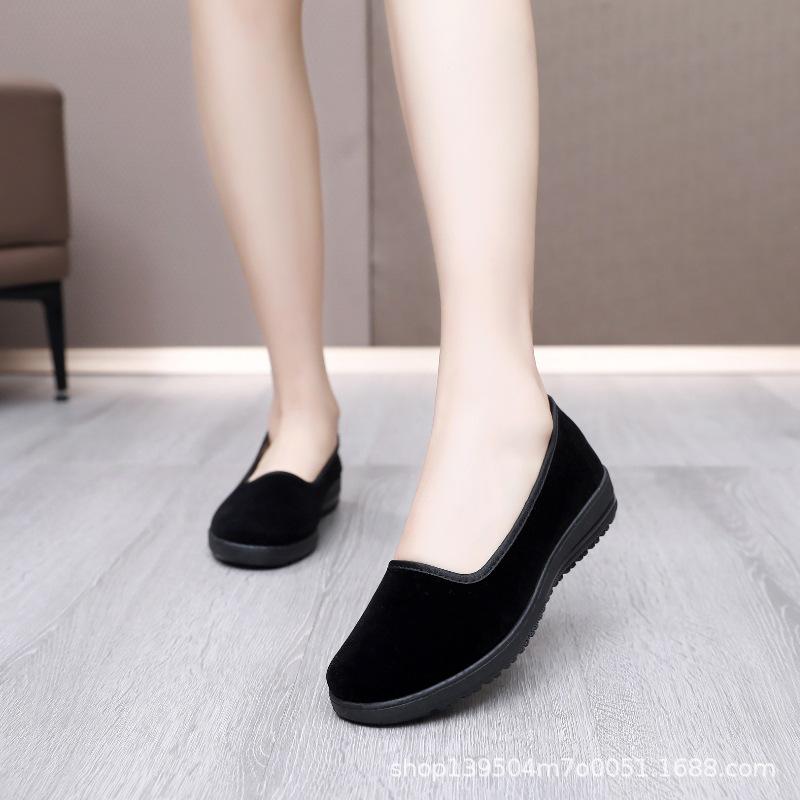Women's Black Old Beijing Soft Sole Cloth Shoes - Flat, Non-slip, Shallow Mouth, Ideal for Work and Dance