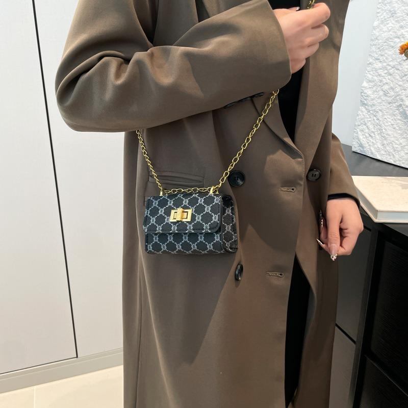 Beautiful casual shoulder bag, personalized trend fashion small bag, new niche design messenger women's bag