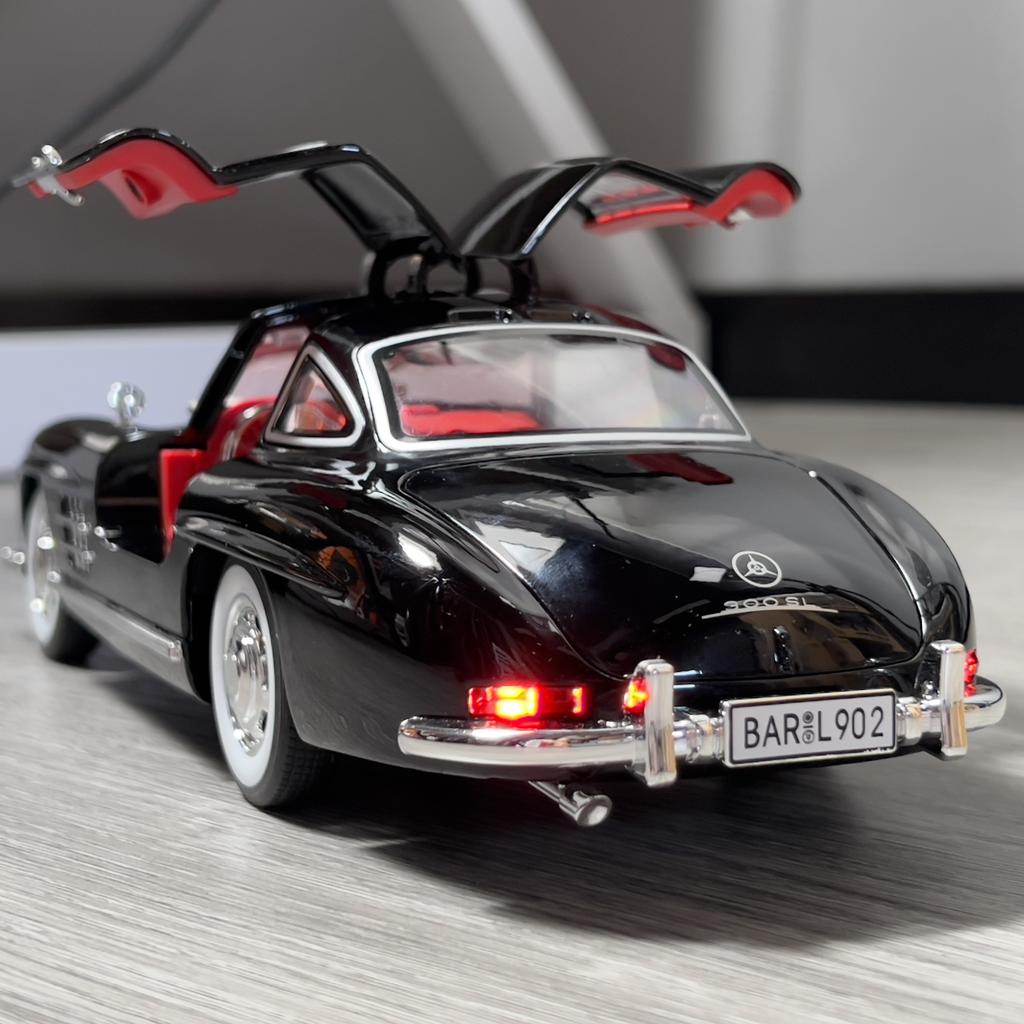 1:18 Mercedes Benz 300SL Classic Sports Vehicle Alloy Car Model Diecast Toy With Sound And Light Vehicle Decoration For Kid Gift