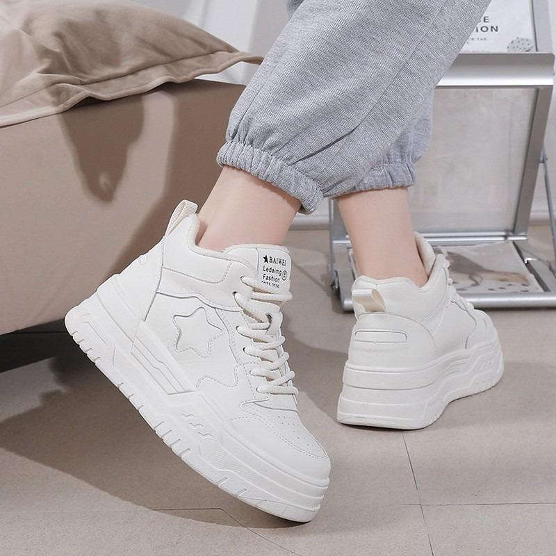 2024 Women's Thick-soled Sports Shoes Casual and Comfortable Star Pattern Design Versatile Outdoor Running Lace-up Sports Shoes