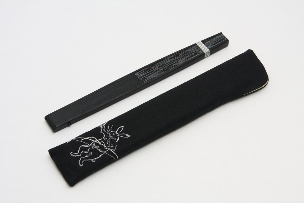 Kyoto kariert schwarz Kyoto Handwerker handgefertigt Fächerbeutel Geschenkbox enthalten [Hasegawa] Fächer, Muster, Chojugiga, gefärbt, Fächer, enthalten,