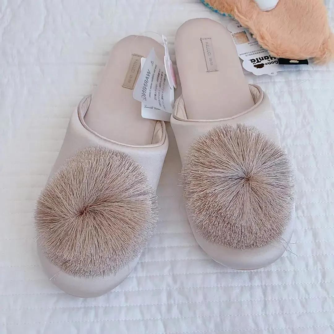 

Модные зимние плюшевые тапочки с кисточками Hairball Slippers женские новые корейские рождественские новогодние теплые домашние туфли повседневные тапочки на плоской подошве 38 -39 шампанского