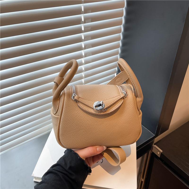 Niche bag pillow bag women's new fashion versatile shoulder messenger bag portable small square bag
