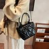 Fashion versatile tote bag women's winter new large-capacity underarm bag 2025 niche commuter shoulder bag