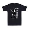 Lass den alten Mann nicht rein Lustiges T-Shirt für Herren mit einem stehenden alten Mann mit Gitarre