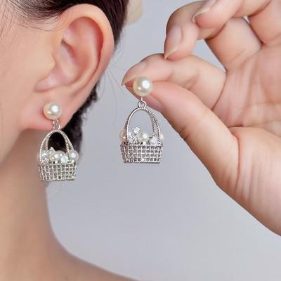 New Light Luxury Cute Exquisite Stud Earrings Zircon Personalized Earrings Niche Design Earrings High-end Light Luxury Ear Jewelry