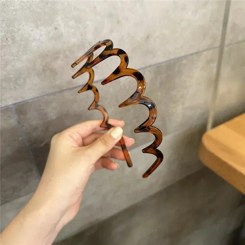 

Retro Women Brown Non Slip Simple Metal Headbands for Men Women Wavy Hairband Spring Hair Hoop Fashion Hair Accessories кавовий