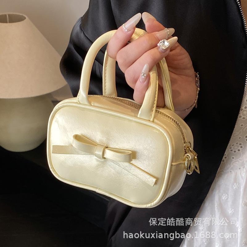 Crossbody Bag Women's Bag 2025 New Summer Versatile Super Fire Small Bag Shoulder Handbag Popular Small Square Bag This Year