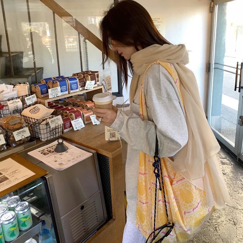 A Casual and Laid-back Large-capacity, Fresh and Artistic Single-shoulder Tote Bag