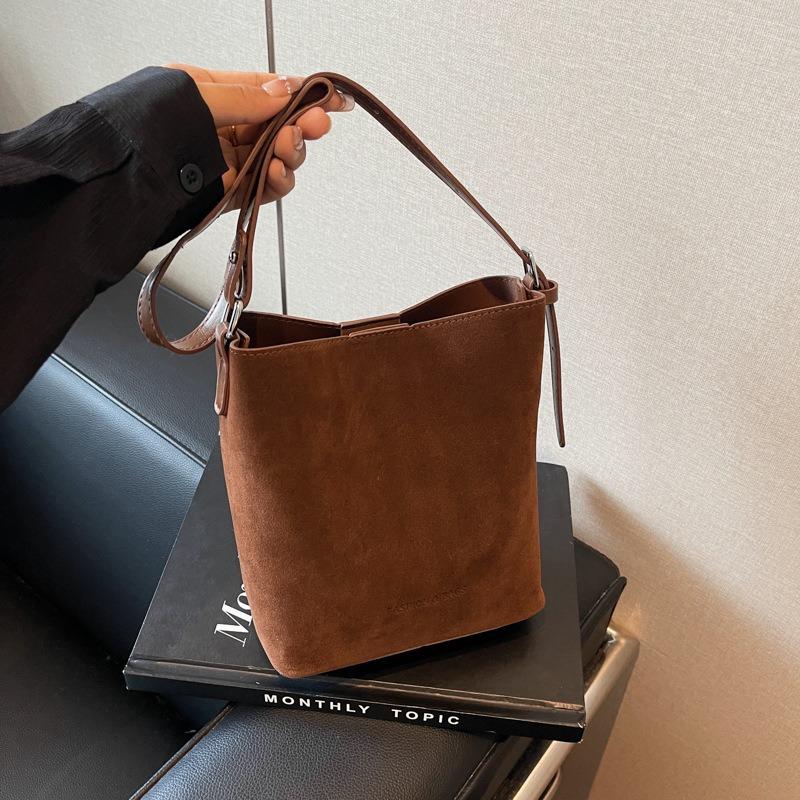 Autumn and winter retro armpit new commuter trend messenger bag large capacity shoulder fashion bucket bag