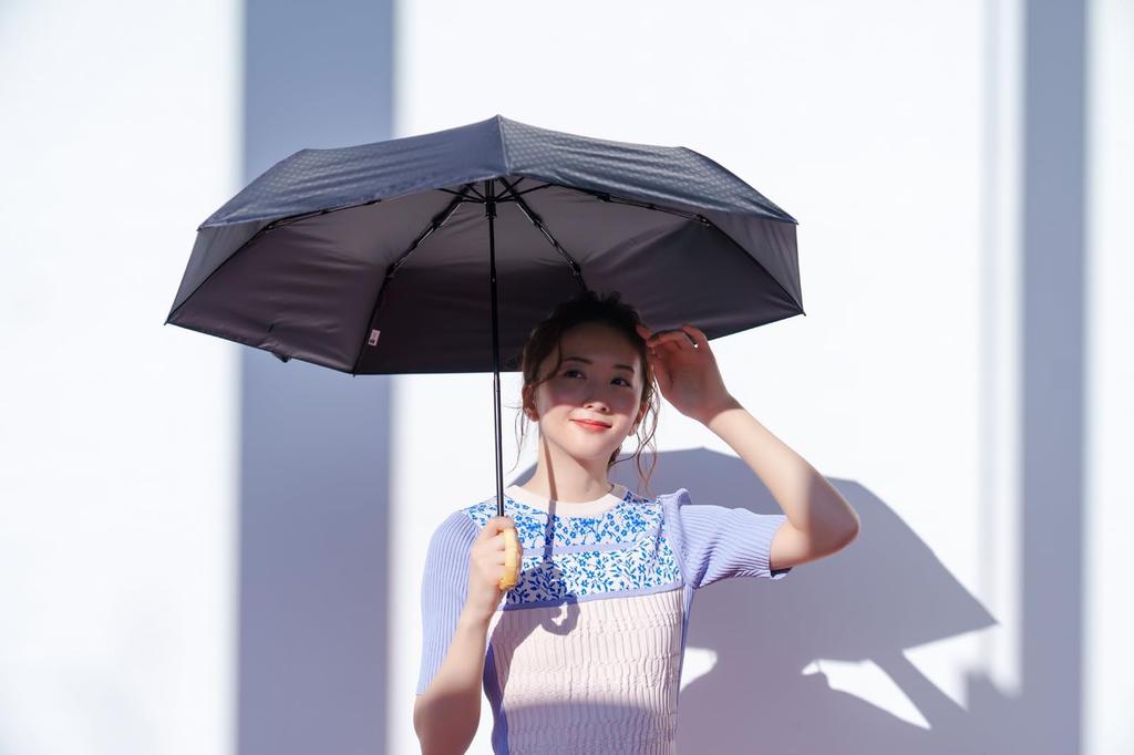 Mabu Folding Parasol with UV 7 Roiro This lightweight umbrella features a Japanese pattern and is suitable for both rain and a stylish and lightweight