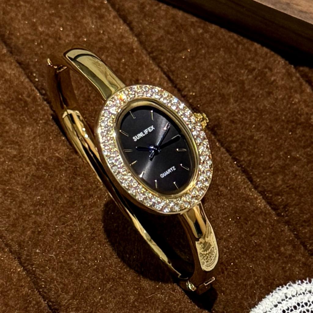 Strass Ovales Zifferblatt Armbanduhr für Damen Quarz Armbanduhr Elegante Damenuhr Damenuhren Saati Relojes