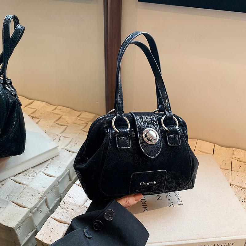 

Супер вогняна сумка з нішевим дизайном 2024, нова популярна універсальна жіноча портативна сумка для лікаря під пахвами через плече чорний