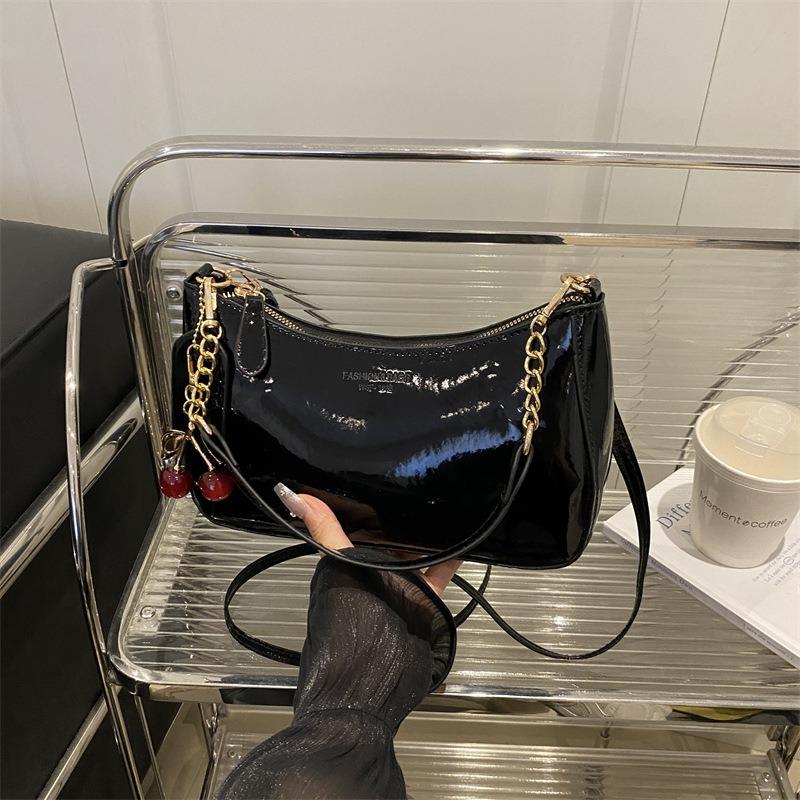 Textured Glossy Patent Leather Shoulder Armpit Bag Women's New Fashionable Versatile Commuter Messenger Small Square Bag
