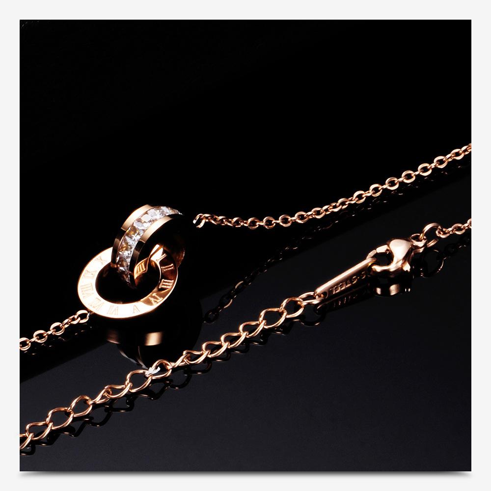 Elegante Titanstahl-Halskette mit römischen Ziffern und 18 Karat vakuumvergoldetem Edelstahl - Vielseitiger Damenschmuck.