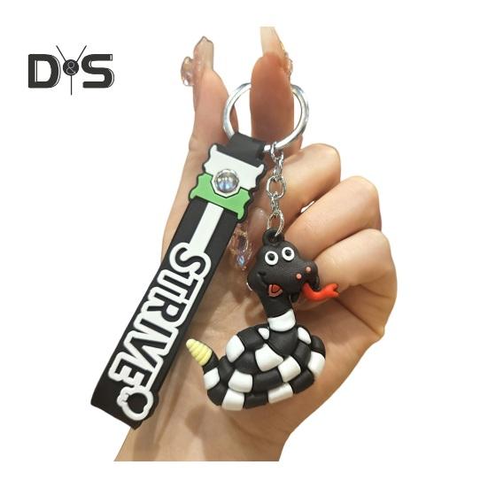 Kul nøkkelring PVC Snake Charm dekorativ nøkkelring med snor Bilhåndveske Ryggsekk Telefon Bagasjetilbehør