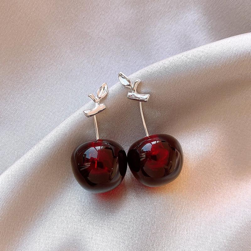 

Elegant Red Cherry Resin Earrings – High-End, Light Luxury Studs for Autumn & Winter