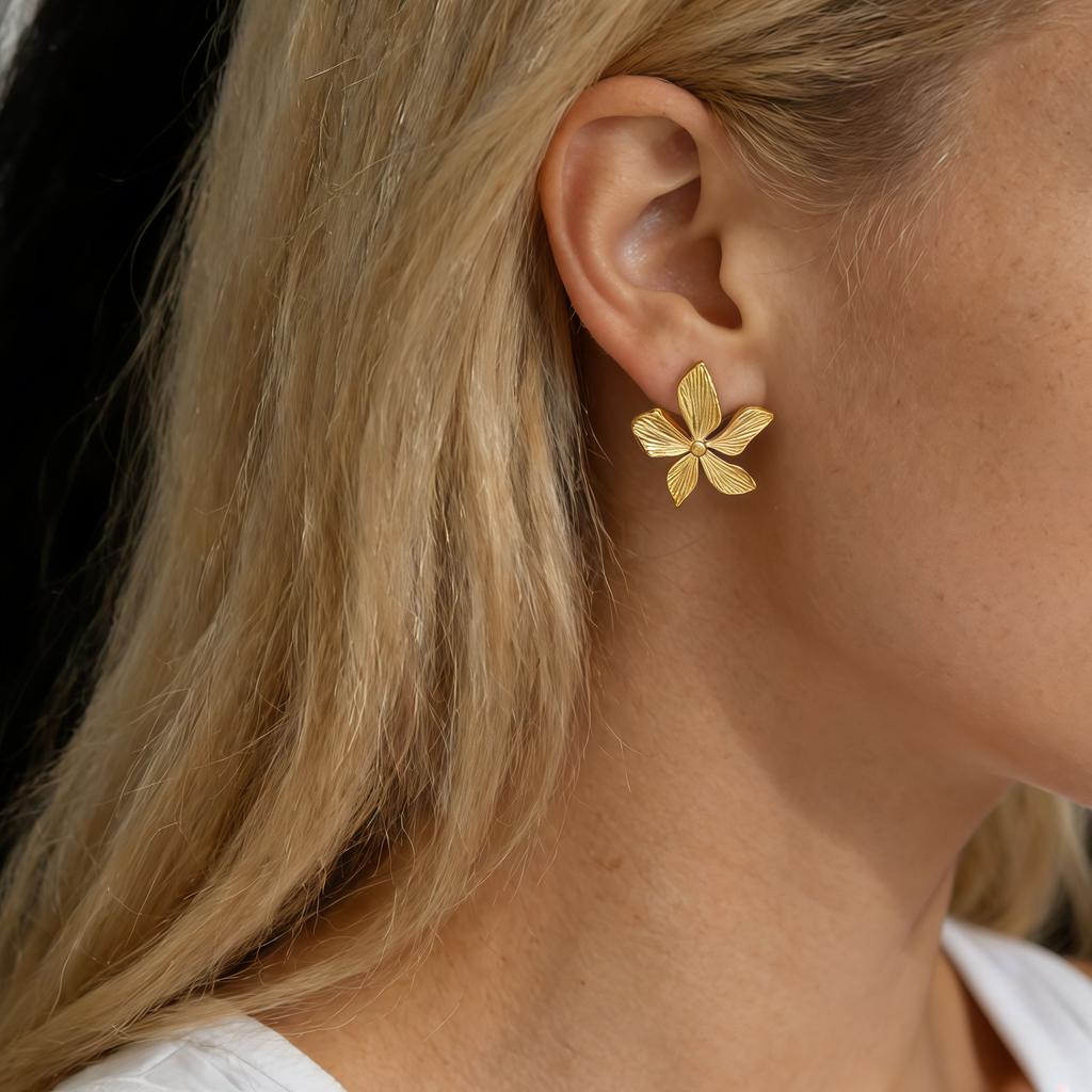 Wind Niche Design Three-dimensional Petal Retro Earrings, Temperament 18k Gold Earrings Annual Gift