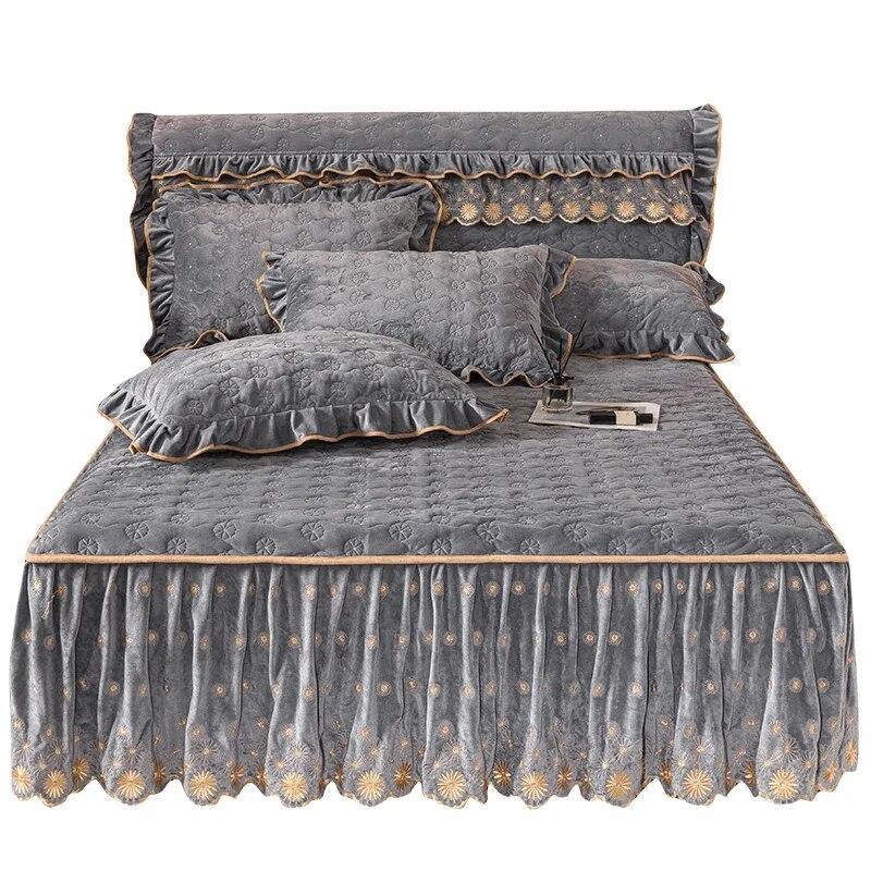 Colcha de veludo bordado Queen Size Capa de cama macia Inverno Grosso King Bed Skirt com 2 fronhas Roupa de cama para casa
