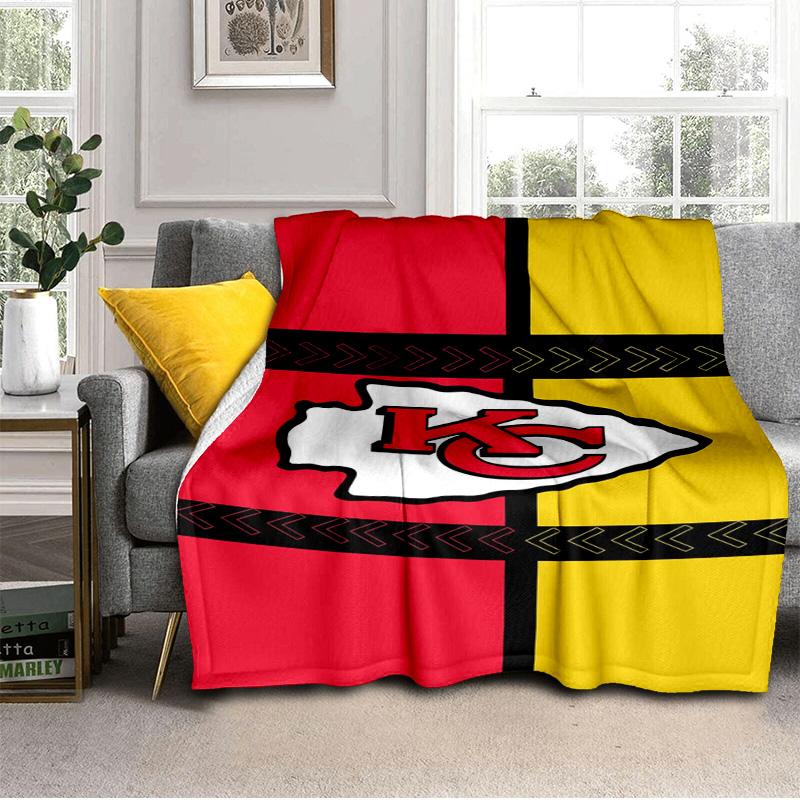 Kansas City Chiefs Logo Blanket Outdoor Flannel Blanket for Camping, Hiking, Garden Parties, Picnic Essentials,gift for family and friends