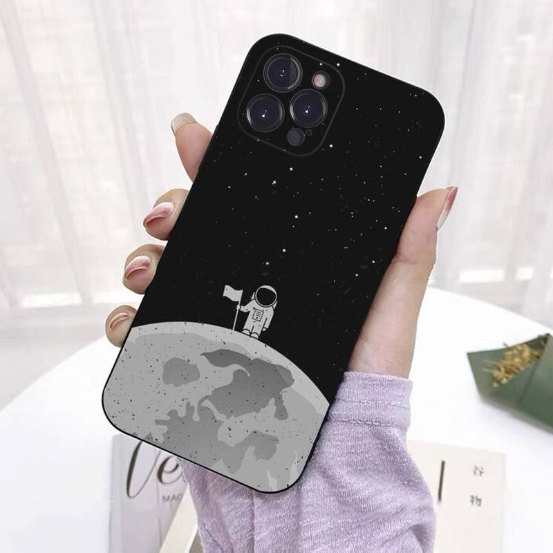 Moon Astronaut Phone Case For iPhone 8 7 6 6S Plus X SE 2020 XR XS 14 11 12 13 Mini Pro Max Mobile Case