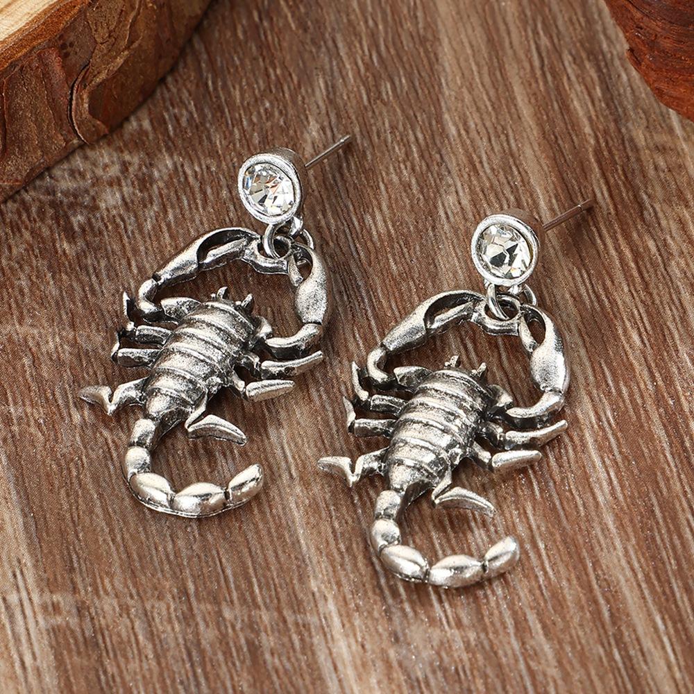

Новые серьги-гвоздики на Хэллоуин, модные серьги-подвески в виде скорпиона со стразами, аксессуары для ушей из сплава серебряный