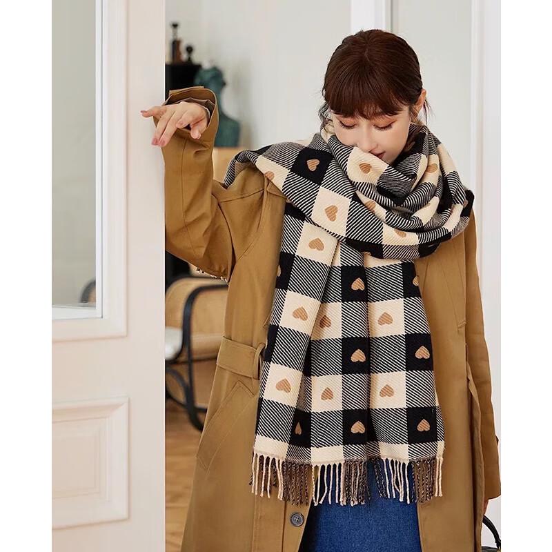 

VICTORIA&VERA Classic Plaid Heart Tassel Scarf One Size