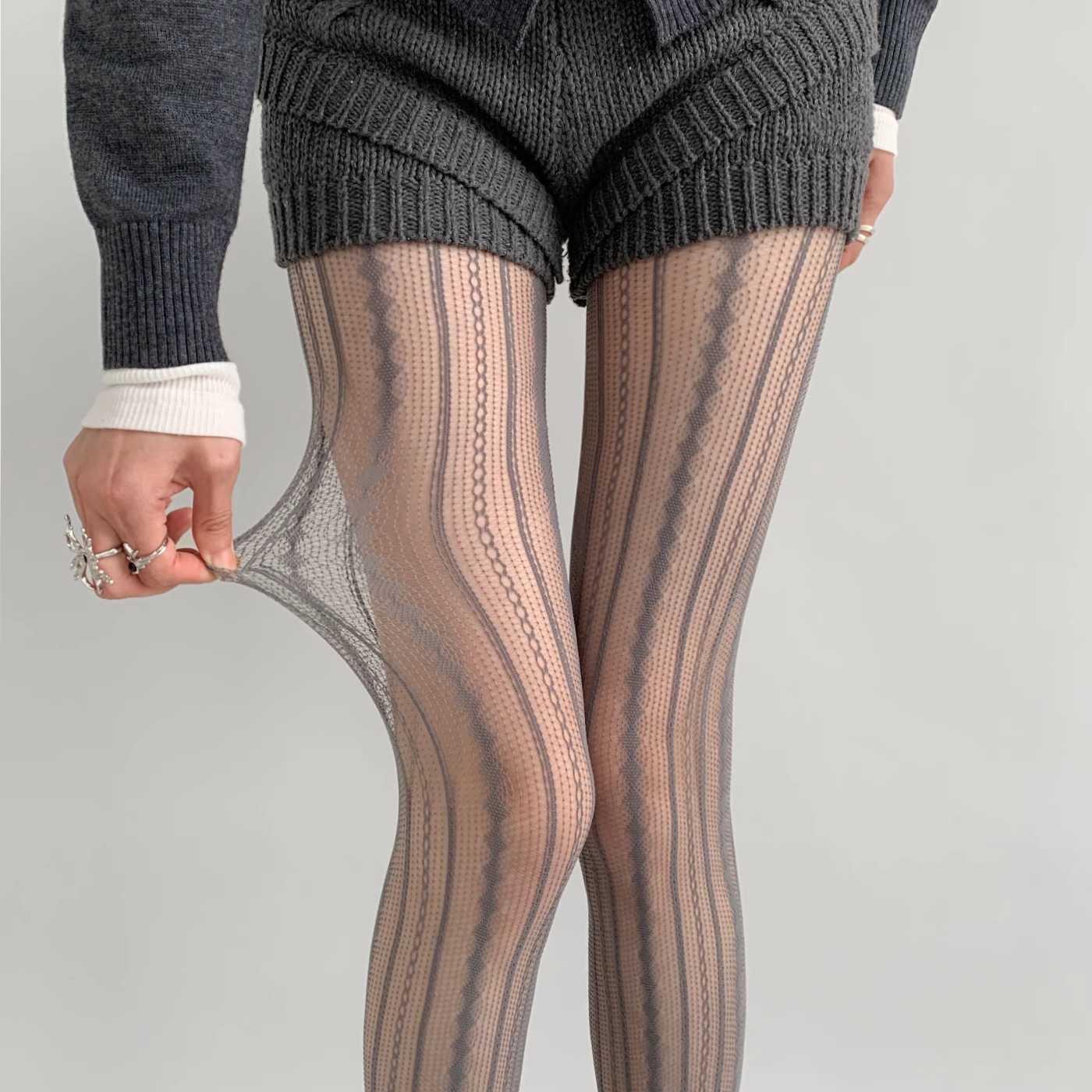 

Brown vintage hollow lace fishnet stockings with vertical jacquard pattern y2k Hot girl pantyhose сірий колір