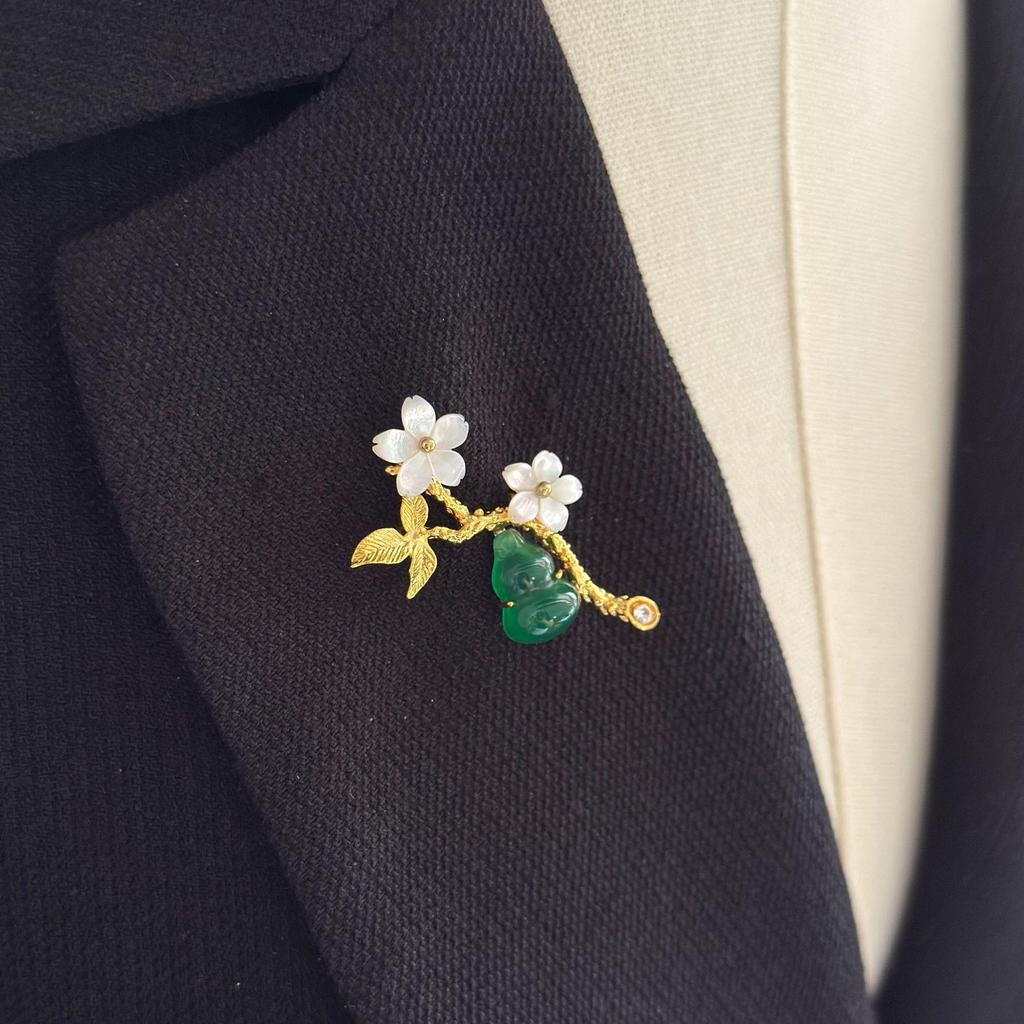 Fu Lu Shuang Quan Chinese Floral Gourd Brooch: Elegant National Style Accessory with an Exquisite Niche Design.