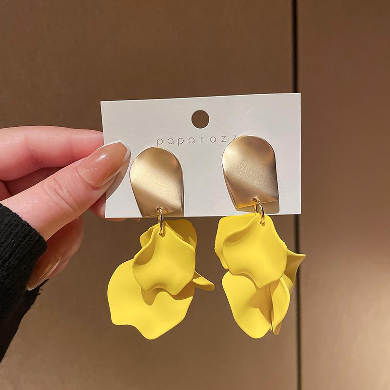 

Красочные серьги-капли с лепестками роз для женщин и девочек, индивидуальные простые висячие серьги, вечерние, свадебные украшения для ушей жёлтый