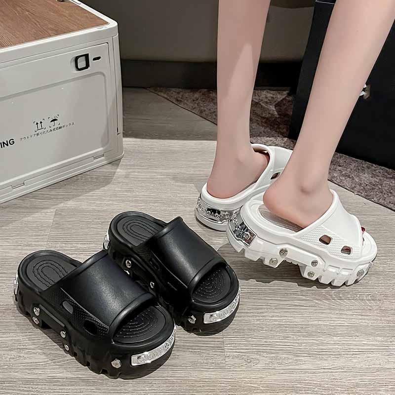 Women Platform Slippers Arrival Punk Clogs with Rivet Outdoor Sandals Summer Fashion Comfortable  Garden Shoes