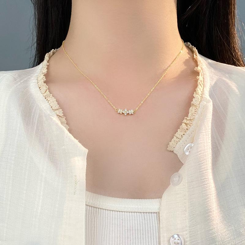 Sweet Flower Necklace for Women, Light Luxury, High Grade, Elegant and Versatile Clavicle Chain