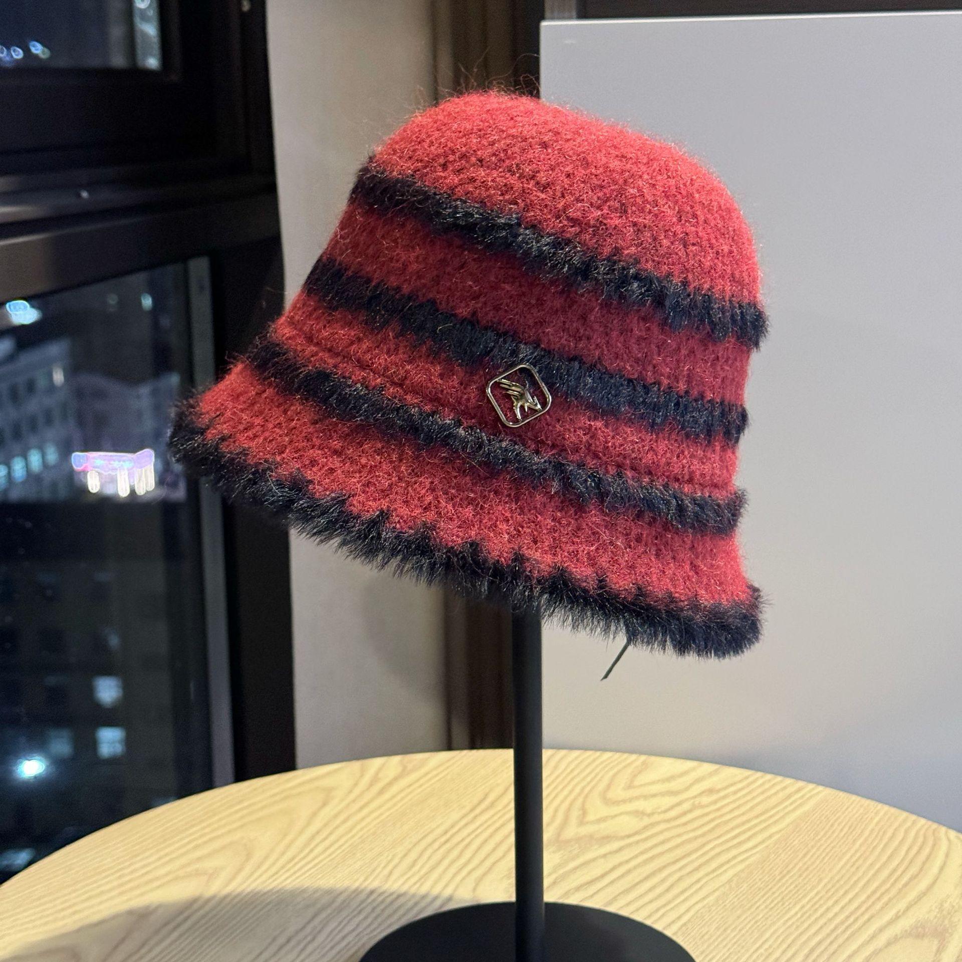 

New women s fisherman hat for autumn and winter, warm and ear-protecting, makes the face look smaller, suitable for large head sizes, Korean style, Adult54-60Adjustable вина червоного кольору