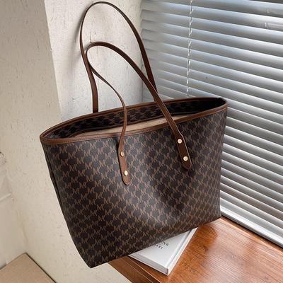 The Bag Is High-end, Exquisite, Niche, Large-capacity Bag, Versatile Commuter Big Bag, Women's Texture, Portable Tote Bag.