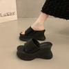2025 summer new thick-soled small man wearing cool slippers women's fashion and comfort versatile height-increasing slippers women