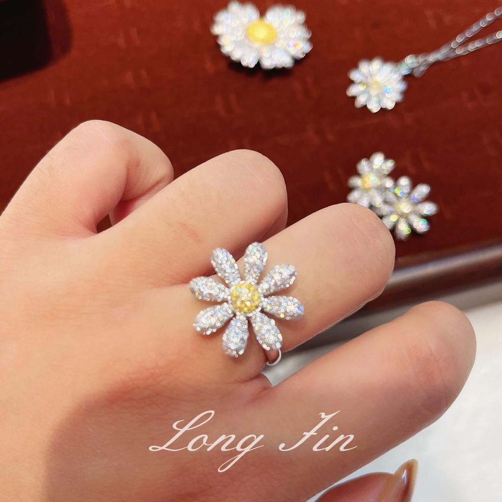Gd Same Style Full Of Diamonds, Small Daisy Set, Necklace, Stud Earrings, Brooch, Light Luxury Temperament Accessories