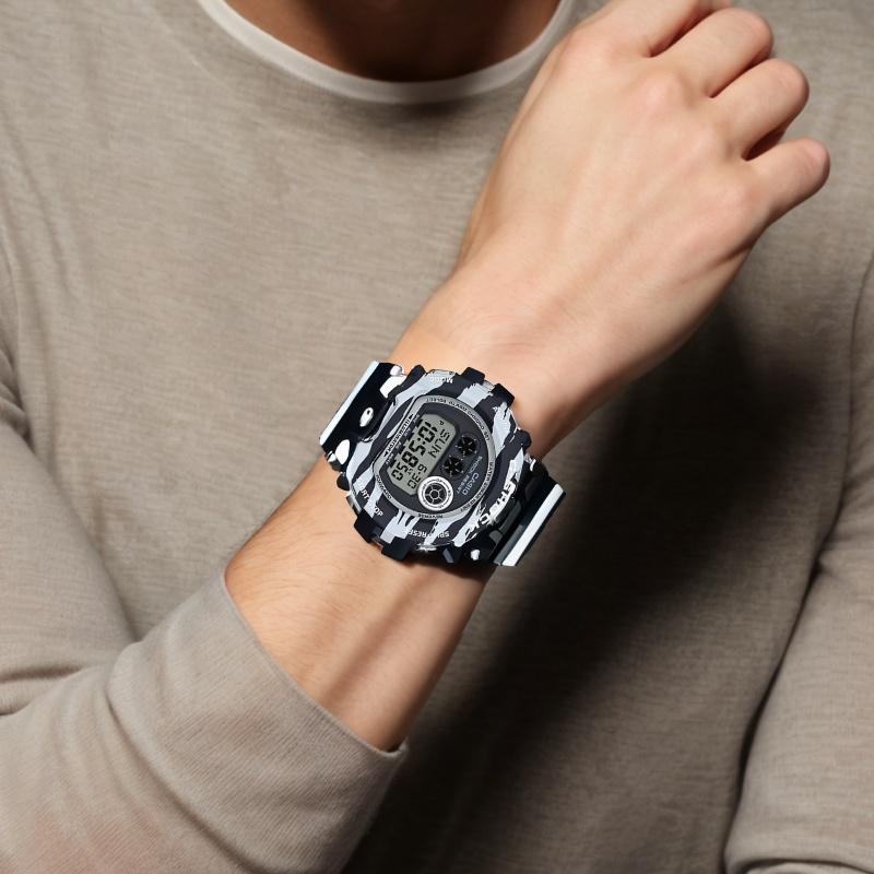 Casio G-SHOCK Series 2015 TWO TONE Series Fully Automatic Calendar Shockproof and Waterproof Movement Quartz Movement Resin Strap GD-X6900BW-1