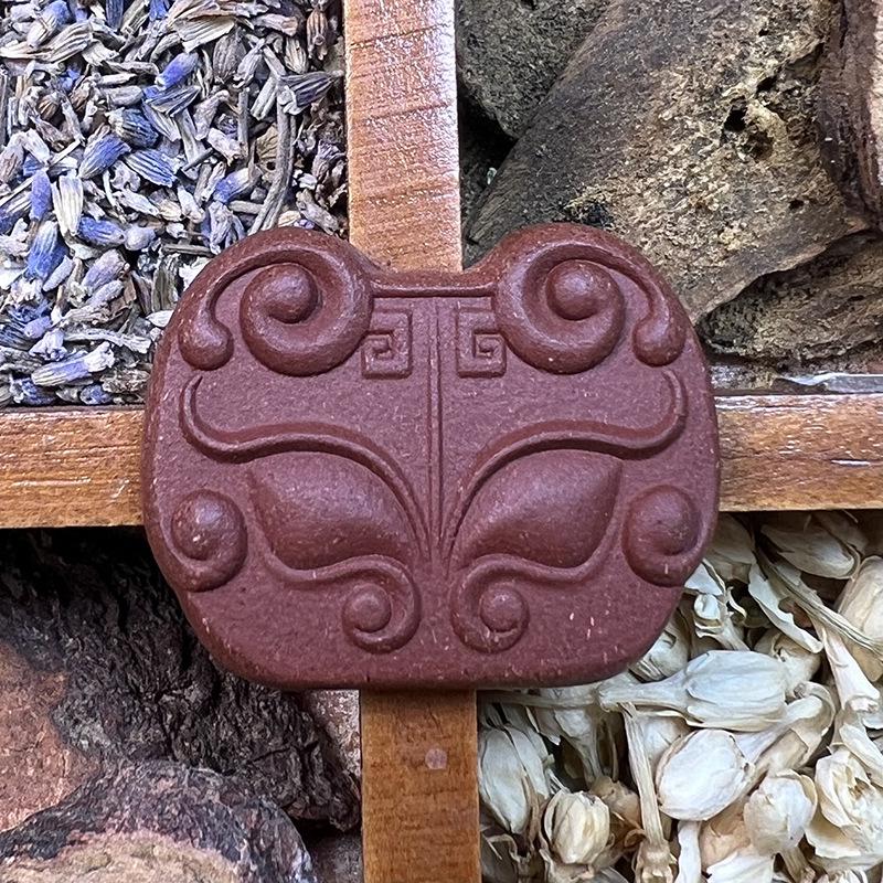 Premium Natural Incense Card - Aromatherapy Beast Car Hanging Ornament with Floral Stamen Design