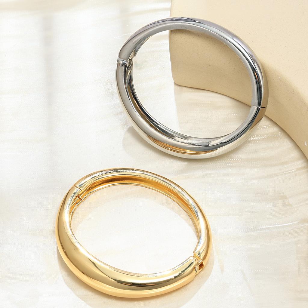 Europese en Amerikaanse eenvoudige metalen sfeer onregelmatige cirkel glanzende armband armband mode forensische hoge sfeer niche sieraden vrouwen