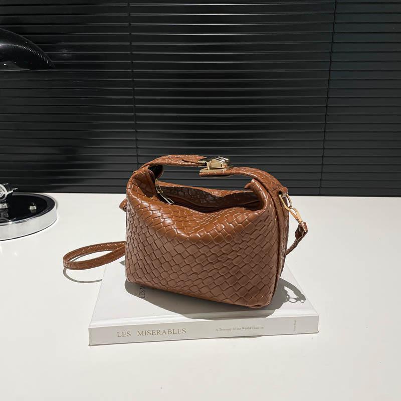 

Женская простая сумочка с каменным узором 2025 весна и лето новый нишевый дизайн универсальная ins сумка на плечо кроссбоди коричневый