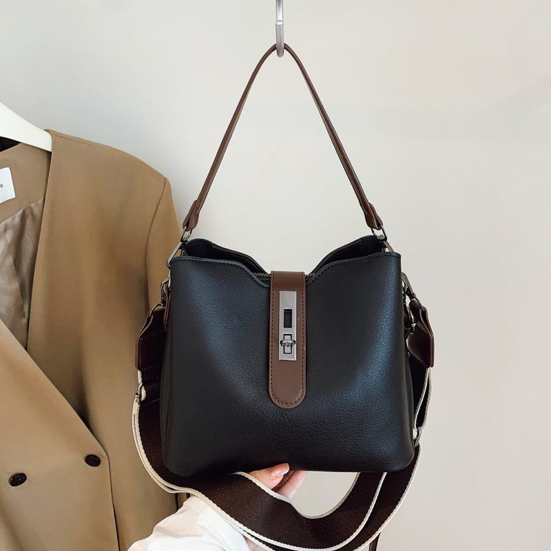 Single Shoulder Bag, Trendy and Fashionable, Small and Exclusive Handbag, Crossbody Bag, Women's Bag