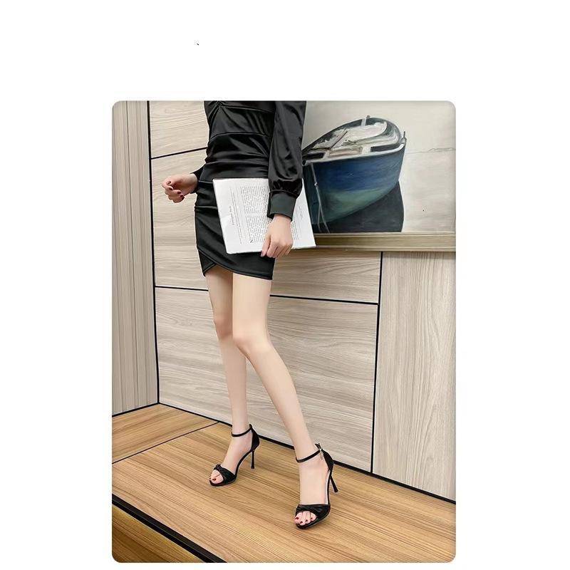 

Женские туфли на высоком каблуке лето 2025 новая модель одно слово с изюминкой черные шпильки сексуальные и красивые универсальные босоножки с открытым носком 34