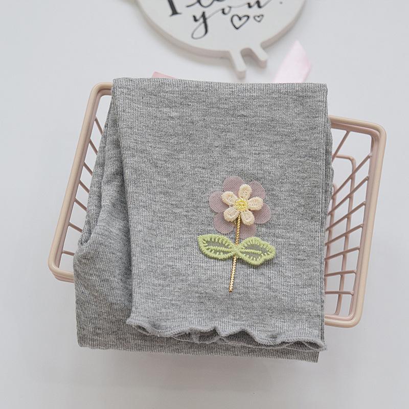 

Детская одежда Леггинсы для девочек Летние тонкие модели Детские укороченные брюки Детские модальные брюки среднего размера Детские брюки 140 светло-серый