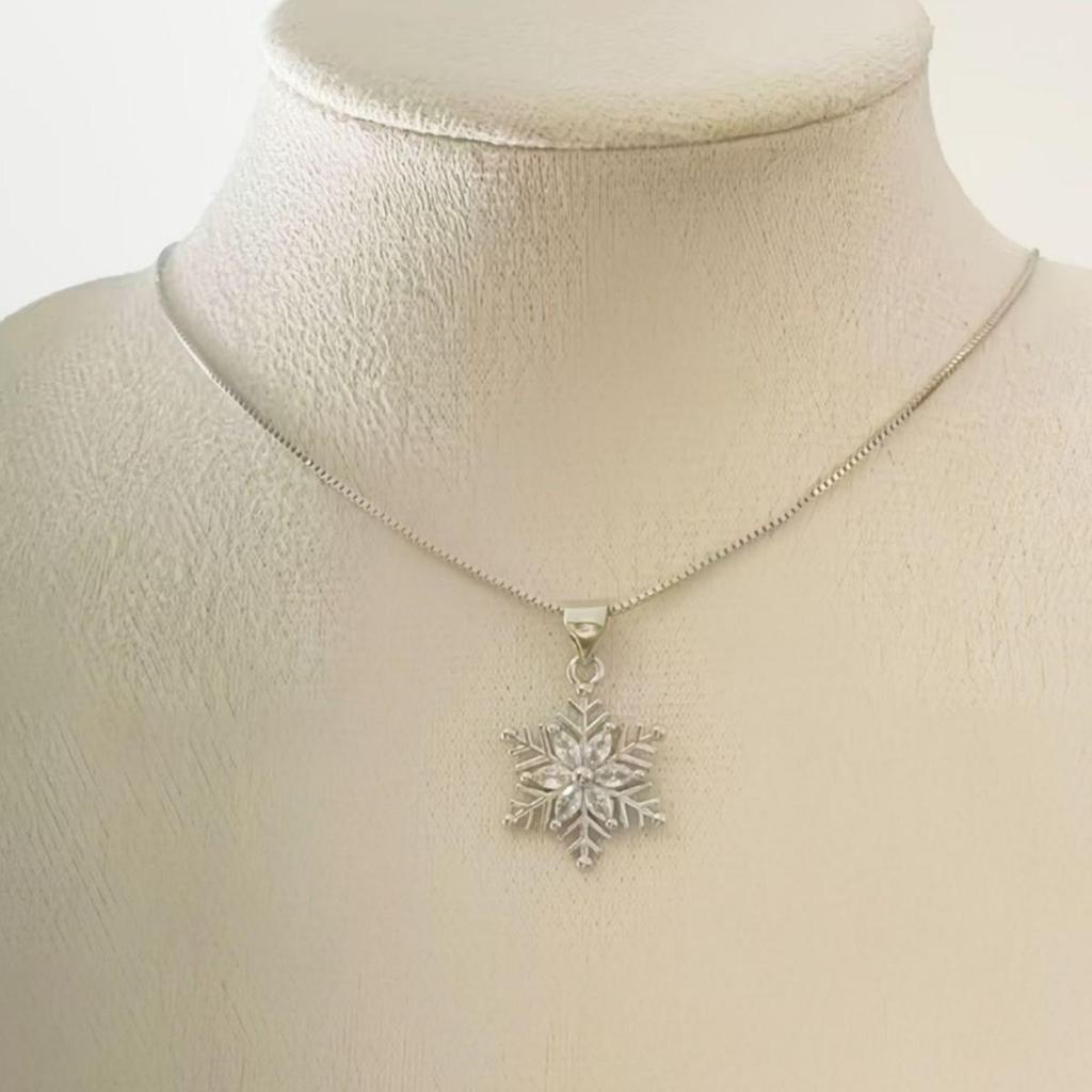 Korean Style Rhinestone Snowflake Necklace - Fashionable Temperament Design