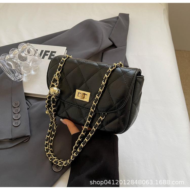 Fashion niche chain messenger bag Korean version super fire rhombus commuter small bag women's 2025 new women's shoulder bag