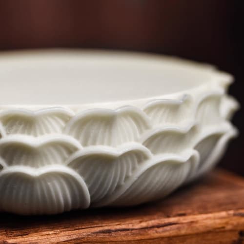 Round Lotus-Shaped Coconut Fruit Pedestal for Buddha Statues, Perfect for Offerings, Lotus Flowers, Altars, Rooms, Buddha Statues, and Collections (Wh