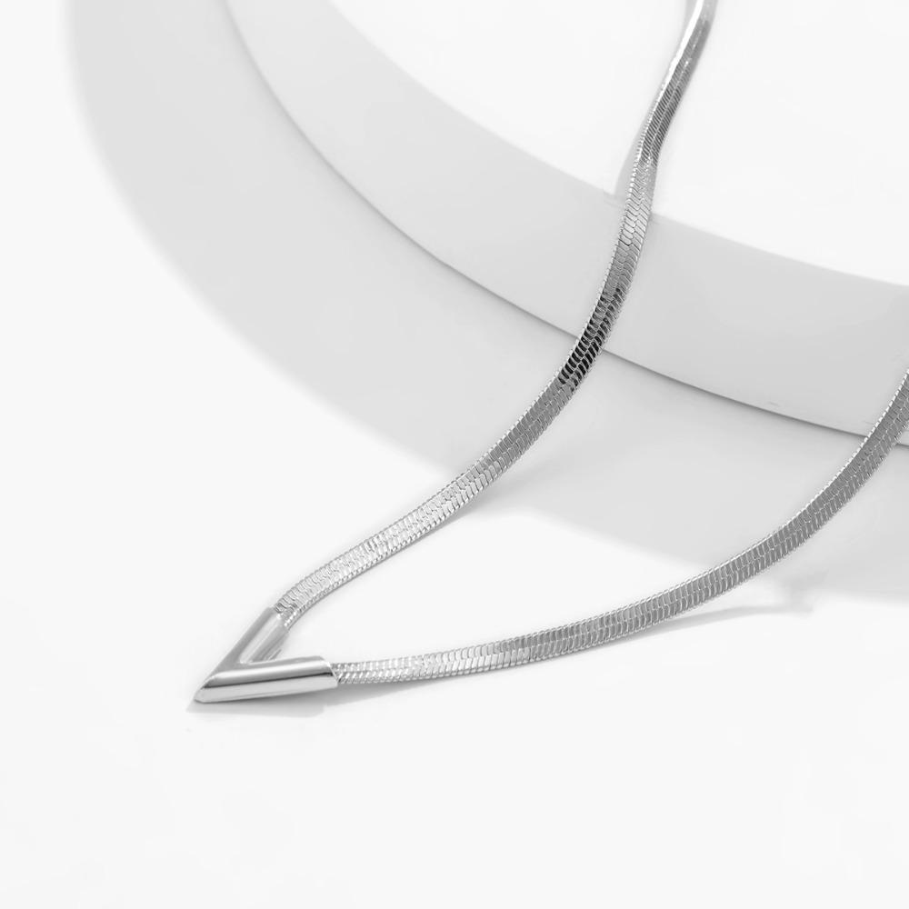 New Personality Simple Creative Stainless Steel Necklace for Men V-shaped Brass Snake Chain Fashion Match Blade Clavicular Chain