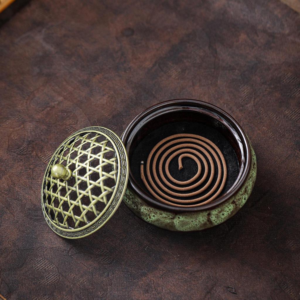 Ceramic Sandalwood Incense Holder with Net Lid and Crackle Glaze, for Coil and Stick Incense, Three-Legged Buddhist Home Use.