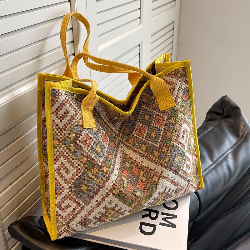 Large Capacity Ethnic Canvas Bag for Women In Autumn and Winter Fashion Mommy Bag for College Students In Class One Shoulder Tote Bag